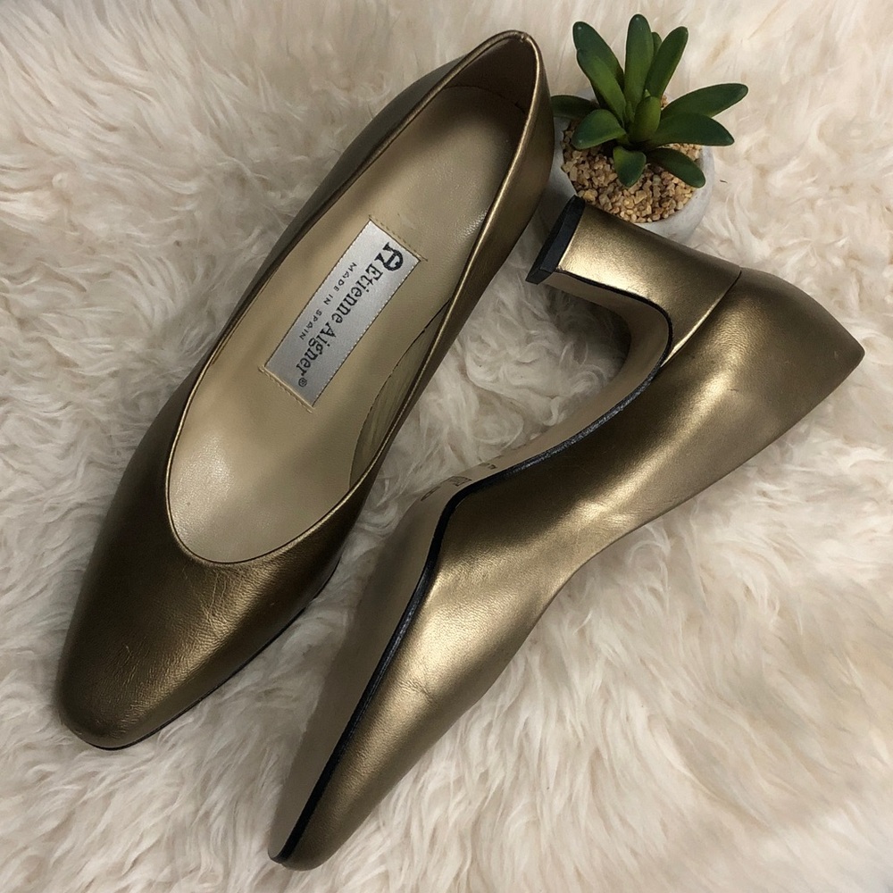 Etienne Aigner TAYLOR LEATHER Gold 2” Heels EUC